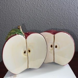 Apple salt/pepper shakers